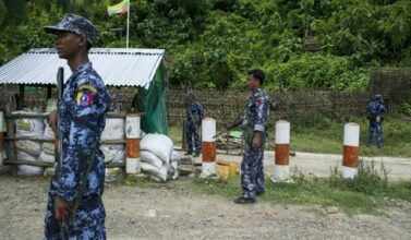 Combats entre Rohingyas et l'armée en Birmanie: 400 morts