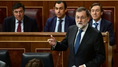Espagne: Rajoy demande l'autorisation de destituer le président catalan