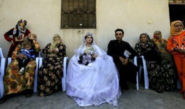 Rouge à lèvres, danse et mixité: premier mariage à Raqa après Da'ech