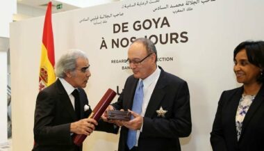 Le gouverneur de la Banque d'Espagne décoré à Rabat