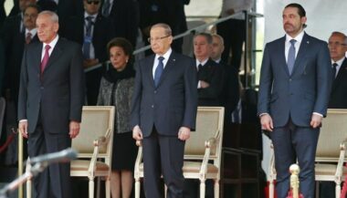Hariri met sa démission en suspens dans l'attente de consultations