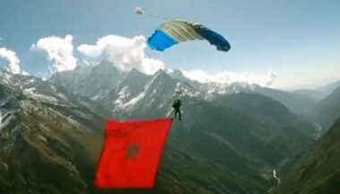 Le drapeau marocain hissé sur l'Himalaya
