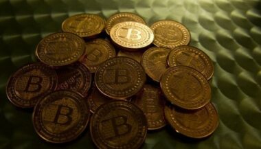 Le bitcoin dépasse le seuil de 15.000 dollars