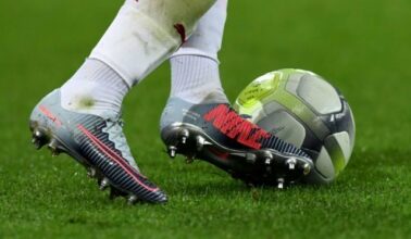 Abus sexuels dans le foot anglais: l'ex-entraîneur Bennell plaide coupable