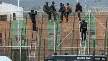 Vidéos. Plus de 200 migrants réussissent à franchir la frontière à Melilia