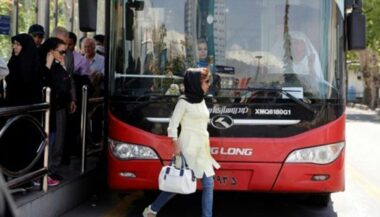 Iran: une trentaine de femmes arrêtées pour avoir ôté leur voile en public