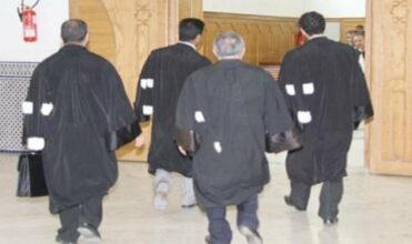 Procès Bouachrine: présence d'une centaine d'avocats, absence de quelques victimes, report au 29 mars