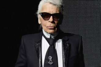Le célèbre couturier Karl Lagerfeld est mort à l'âge de 85 ans