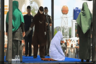 Douze individus fouettés en Indonésie pour relations extra-conjugales