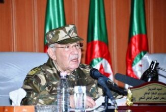 Algérie: l'armée obtient la démission immédiate de Bouteflika