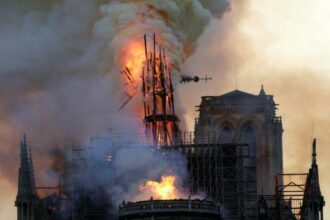 Notre Dame de Paris: incendie maîtrisé, elle sera &ldquo;rebâtie&rdquo; (Macron)