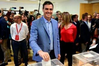Espagne: Sanchez remporte les élections, percée de l'extrême droite