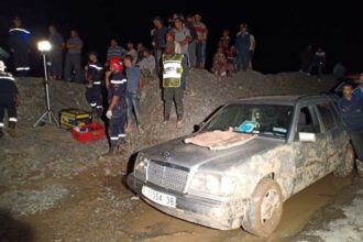 Al Haouz: un véhicule enseveli sous la boue avec 18 passagers