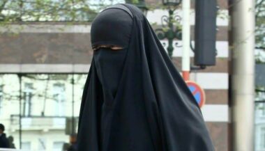 La Tunisie interdit le port du niqab dans les institutions publiques