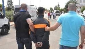 Berrechid: Un policier dégaine son arme pour arrêter 3 personnes dangereuses