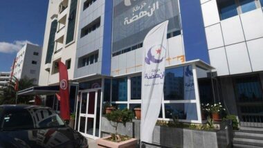 Le parti islamiste Ennahda en tête des législatives en Tunisie