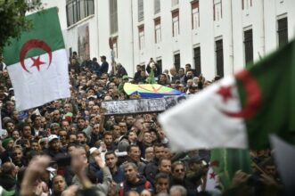 Algérie: la contestation entre dans le 10e mois et refuse toute &ldquo;marche arrière&rdquo;