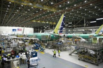 Le patron de Boeing Dennis Muilenburg démissionne