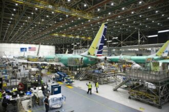 Boeing pourrait dévoiler lundi ses intentions sur la production du Max