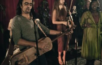 Fehd Benchemsi enregistre de la musique gnawie à Los Angeles