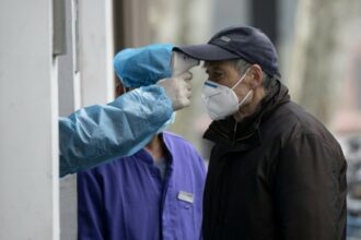 Coronavirus: 1.335 morts et près de 60.000 cas confirmés en Chine