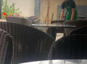 Non-respect des mesures contre le coronavirus: deux gérants de cafés arrêtés