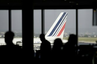 Coronavirus: les annulations en cascade font trembler le transport aérien