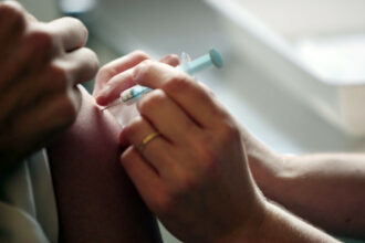 Retard de vaccination des enfants: le ministère de la Santé réagit