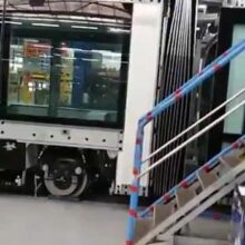 En direct de l'usine Alstom de la Rochelle qui produit les tramways de Casablanca et les trains LGV