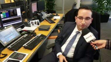 Live: 2eme journée de la #Flexibilisation du Dirham. Ambiance en direct de la salle des marchés de BMCE Bank