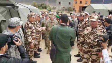 African Lion 2018. Médias24 invité à suivre les manœuvres aéronavales maroco-américaine. Visite des officiers américains du camp médical mobile près d'Agadir