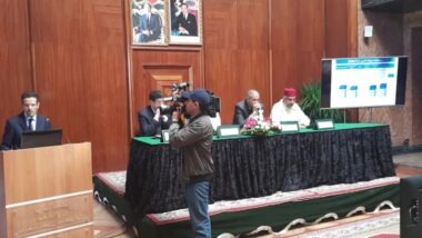 Live: La signature d'un accord de partenariat sur la sécurité routière entre le ministère de l'équipement, du transport et de la logistique, la préfecture de la région Casa-settat et la commune de Casablanca. En présence du secrétaire d'Etat chargé des transports, M. Mohamed Najib Boulif.