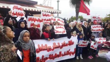LIVE. Tribunal de première instance de Salé. Sit-in en soutien avec le conducteur du train, poursuivi pour homicide et blessures involontaires suite à l'accident de Bouknadel.