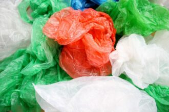 Douanes : saisie de près de 120 tonnes de sacs en plastique