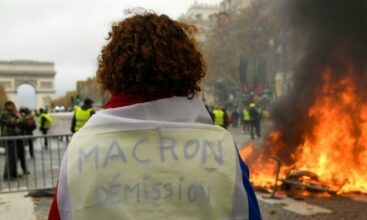 &ldquo;Gilets jaunes&rdquo;: incidents à Paris, le gouvernement accuse l'ultradroite et Marine Le Pen