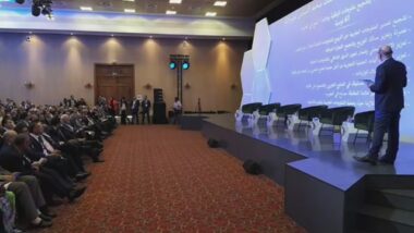 En direct: #Forum du commerce: Lecture et approbation des recommandations et lecture de la lettre adressée au Roi.