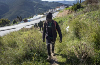 Au nord, les associations reprennent timidement leurs activités avec les migrants