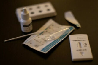 Les autotests Covid gagnent du terrain à l'étranger, pas encore évoqués au Maroc