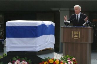 Israël: Dernier adieu à Ariel Sharon, héros controversé