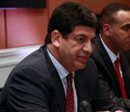 Duel à couteaux tirés à l'international pour séduire les MRE