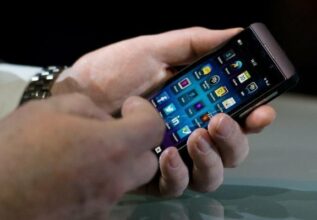Télécoms: BlackBerry perd 4,4 milliards, s'associe à Foxconn
