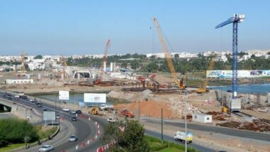 Une économie &ldquo;Nouss-Nouss&rdquo; ou l'art de l'entre-deux