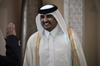 Qatar: Un prochain transfert du pouvoir de l'émir à son fils est confirmé, selon l'AFP