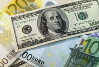L'euro poursuit sa chute face au dollar