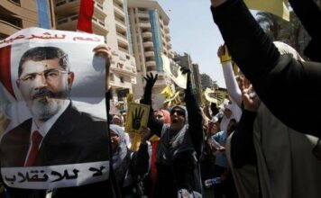 Egypte: le président déchu Morsi jugé pour incitation au meurtre