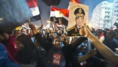 Egypte: Morsi détenu par l'armée, son successeur prête serment