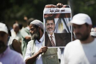 Egypte: échanges de tirs entre pro-Morsi et soldats au Caire
