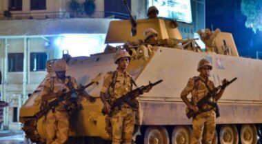 Egypte: Morsi détenu par l’armée, arrestations d’ex-dignitaires