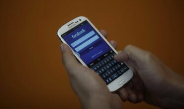 98,4% des internautes marocains de 15 à 24 ans sont connectés sur les réseaux sociaux (enquête ANRT)