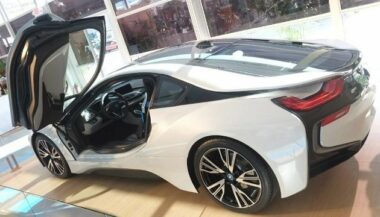 Nouveau champ de bataille dans le high-tech: la voiture